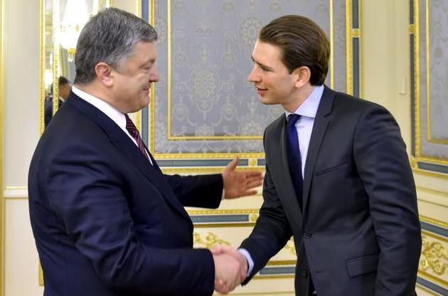Порошенко поздравил Курца с победой на парламентских выборах в Австрии