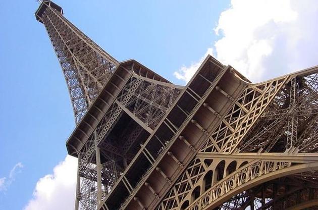 В Париже решили погасить Эйфелеву башню