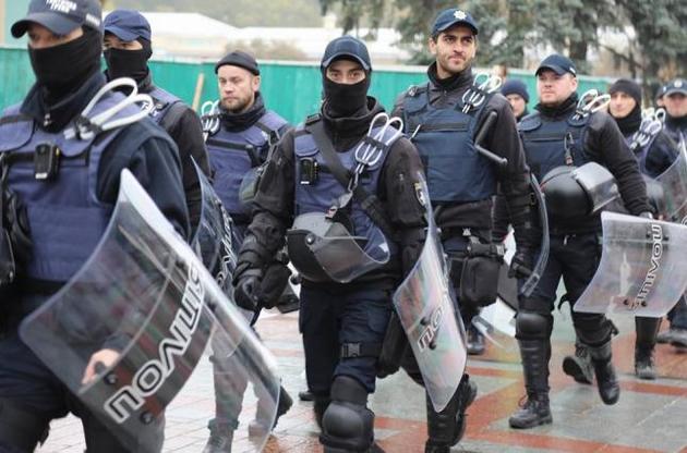 Возле входов в здание и комитеты Рады дежурят группы правоохранителей