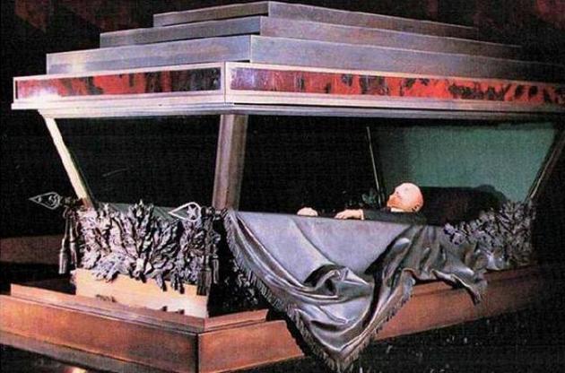 Кадыров на чистом русском языке потребовал от Путина вынести труп Ленина из мавзолея