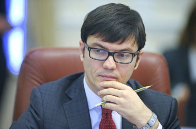 У Києві згоріло авто водія Пивоварського