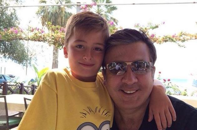Саакашвілі повідомив про затримання в Борисполі його 11-річного сина з охоронцем