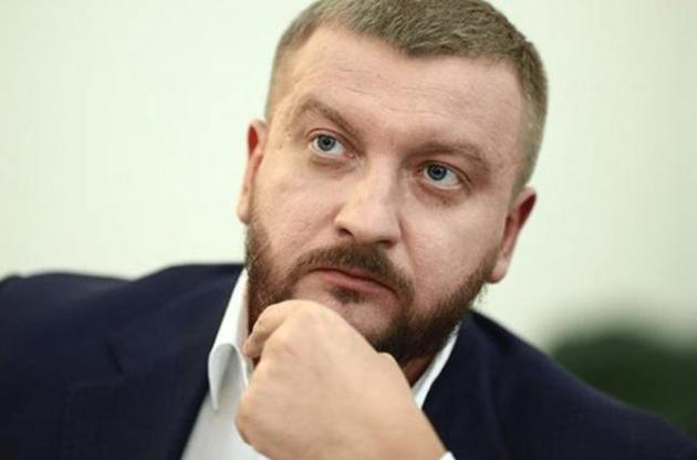 По словам министра юстиции Павла Петренко, иск содержит более 100 показаний свидетелей