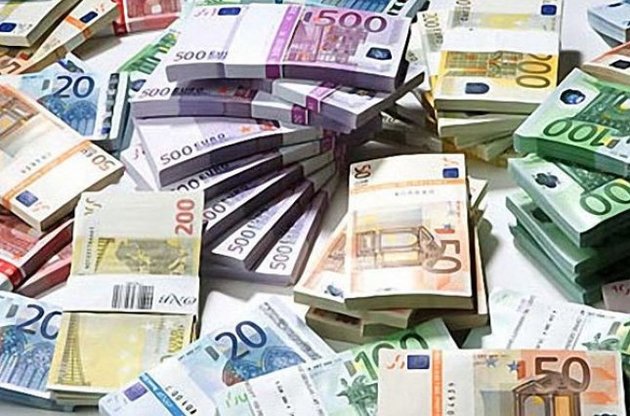 Официальная гривня "просела" к евро на 24 копейки