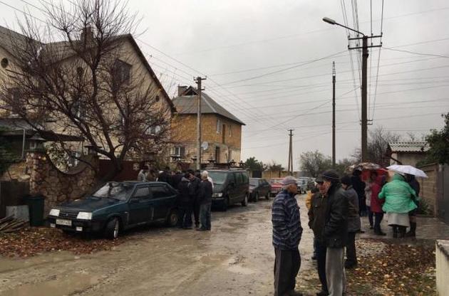 В Крыму силовики пришли с обыском к члену Меджлиса Бахчисарая