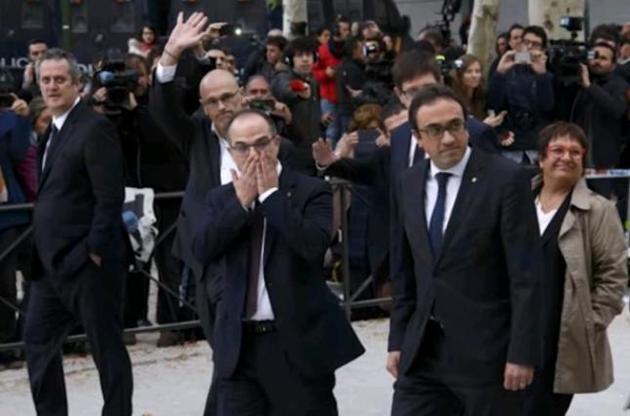 Бывших каталонских чиновников отправили под арест