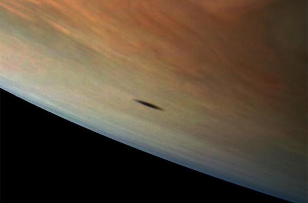 NASA показало тінь супутника на поверхні Юпітера