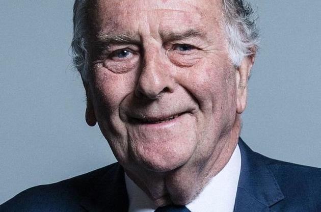 Гейл является старшим среди всех заместителей ушедшего в отставку Аграмунта