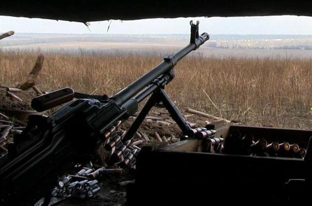 Противник обстріляв українські позиції в зоні АТО з використанням піхотного озброєння