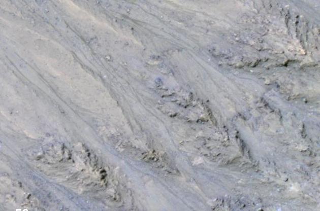 Сліди води на Марсі можуть виявитися потоками піску