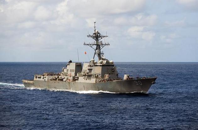 Американский эсминец приблизился к спорным островам в Южно-Китайском море