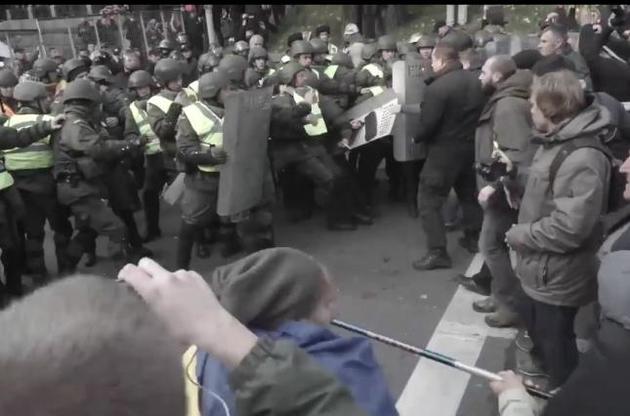 У поліцейських відібрали десятки щитів