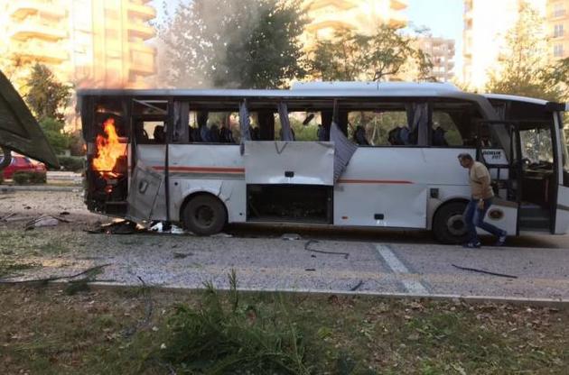 В Турции подорвали автобус с полицейскими, есть пострадавшие