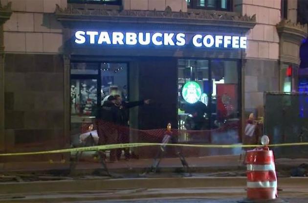 В Чикаго человек в маске открыл огонь в Starbucks, серьезно ранен ребенок