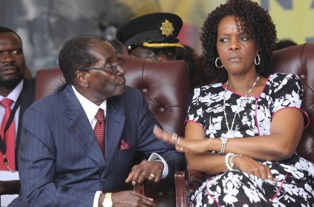 Президент Зимбабве Мугабе ушел в отставку