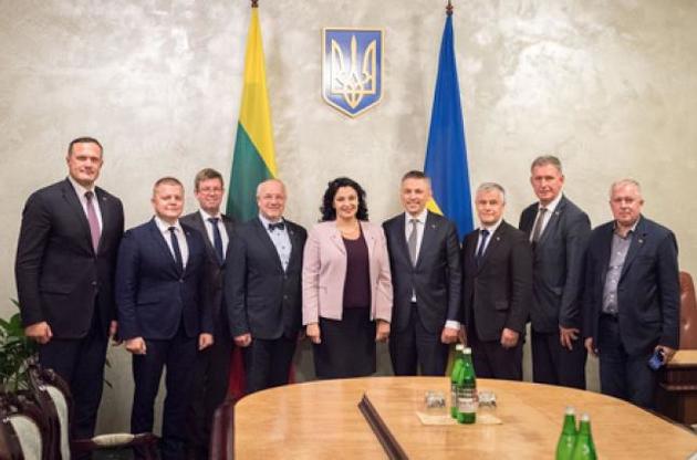 Литовские депутаты настаивают на реальности "плана Маршалла" для Украины