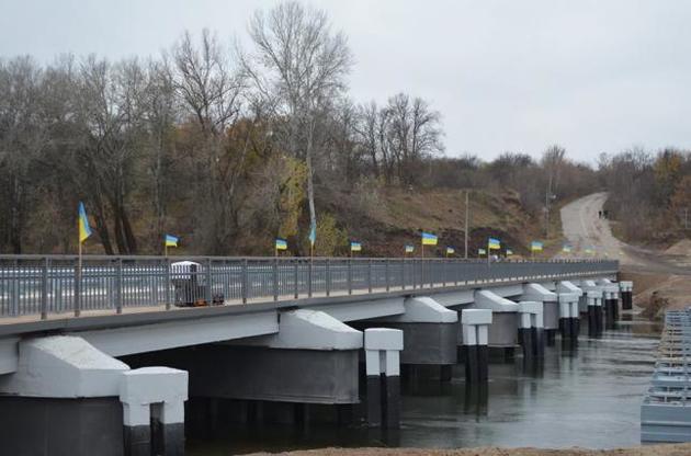 В Луганской области отстроили взорванный боевиками мост через Северский Донец