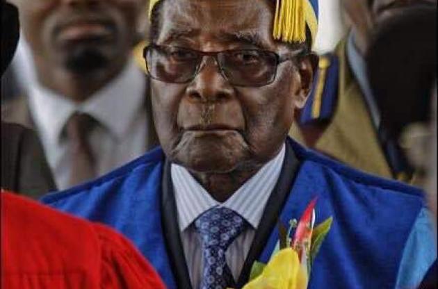Президент Мугабе вперше після домашнього арешту з'явився на публіці