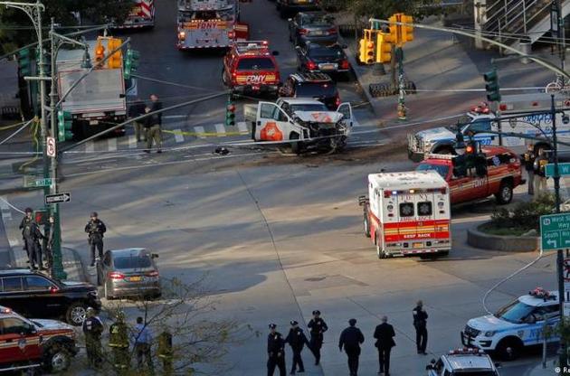 В Нью-Йорке неизвестный на автомобиле давил пешеходов, есть погибшие