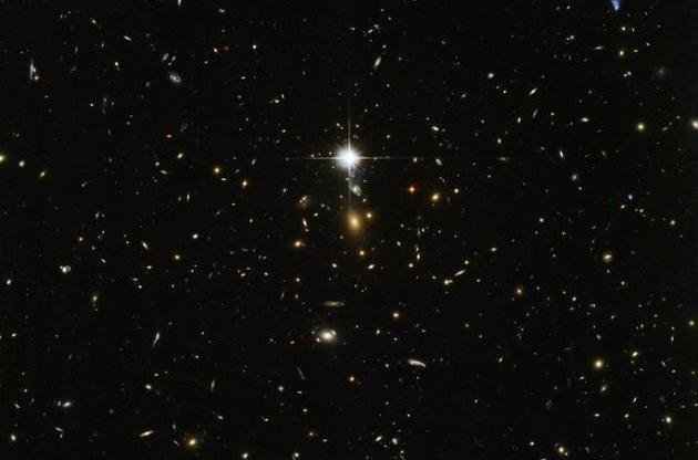 "Хаббл" показав кілька десятків галактик на одному знімку