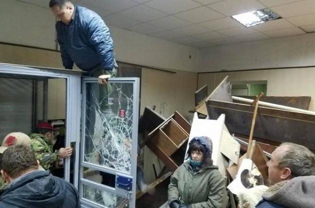 Суд арестовал шесть обвиняемых в погроме