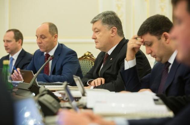 Половина українців дії президента не підтримують