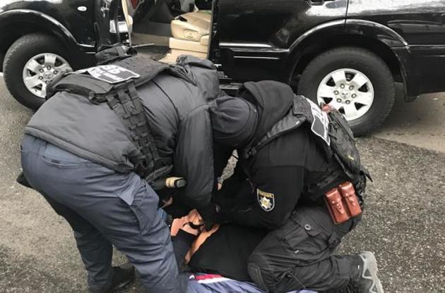 По месту жительства и работы чиновника проводятся обыски