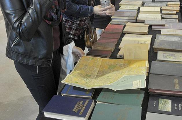 Наклади книг стрімко падають у всьому світі