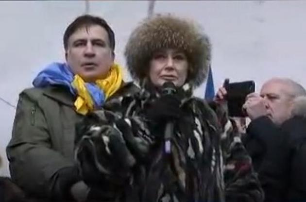 На митинге Саакашвили выступила британский евродепутат от партии друга Путина