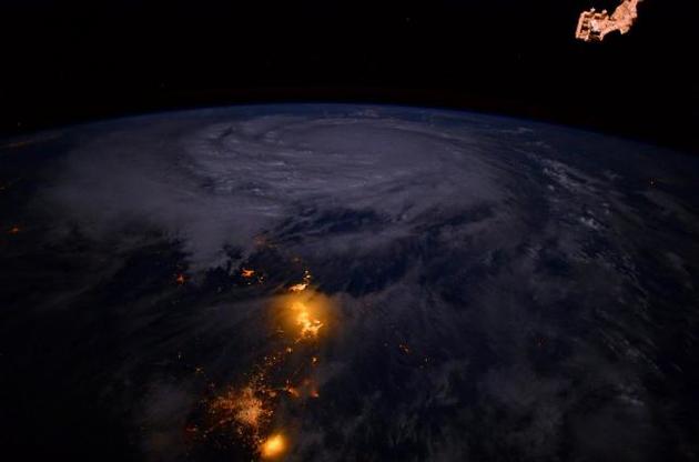 Астронавт ESA опублікував знімок тайфуну Демрі з космосу