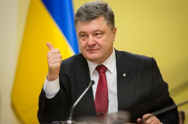 Порошенко предлагает законодательно утвердить украинский доминирующим языком сферы услуг