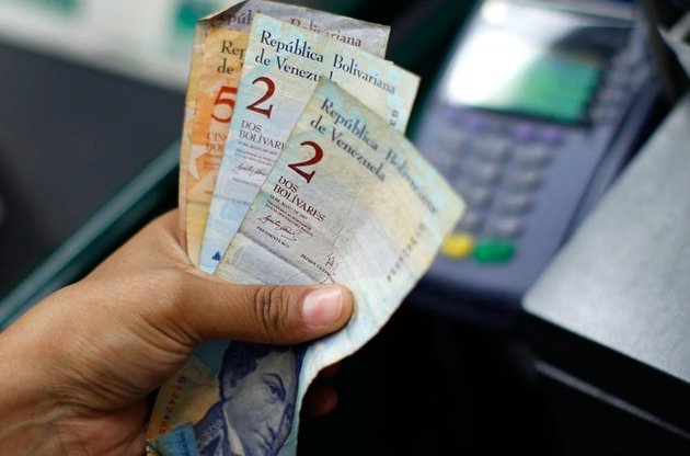 Инфляция в Венесуэле достигла рекордных четырех тысяч процентов