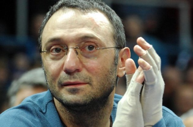 Французький суд відпустив російського сенатора Сулеймана Керімова з-під варти під заставу в 5 мільйонів євро. Але забрав паспорт і зобов&#039;язав відмічатися в поліції.