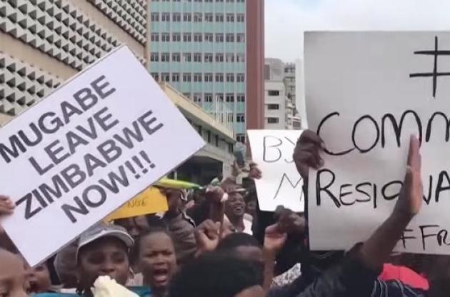 Тысячи протестующих в Зимбабве требуют отставки Мугабе