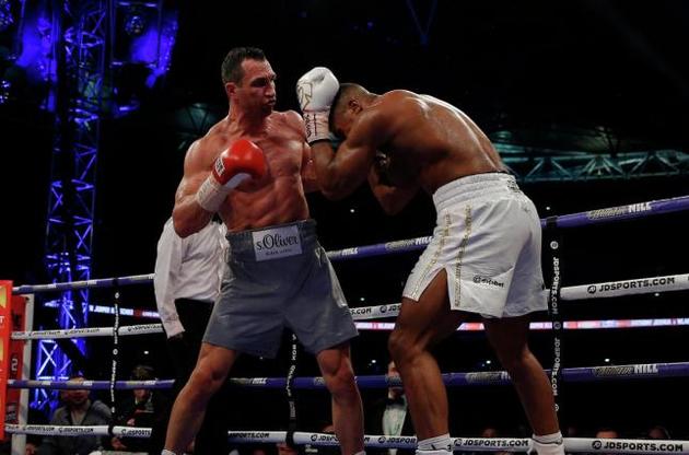 Володимир Кличко програв Джошуа технічним нокаутом