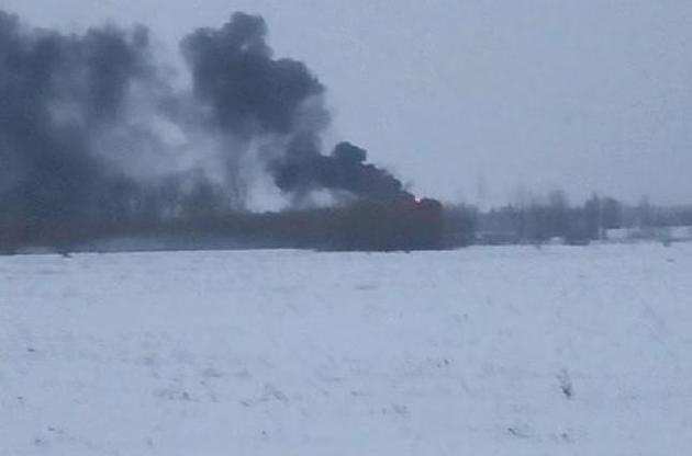 В Василькове вблизи военного аэродрома горит нефтебаза