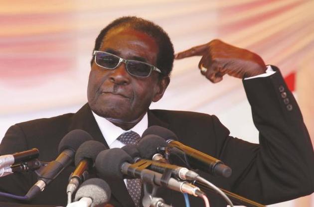 Президента Мугабе звільнили з посади голови правлячої партії Зімбабве
