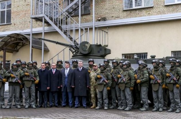 Порошенко осудил "информационную войну" между НАБУ и НАПК