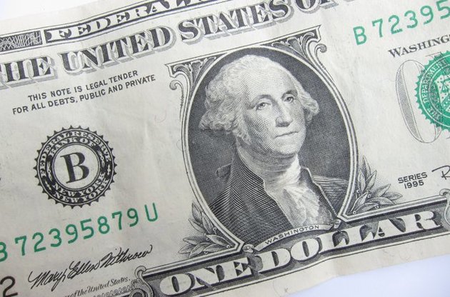 Курс гривни на межбанке упал до 27,89 грн/доллар