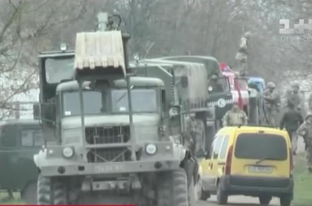 Жители села преградили путь военной технике