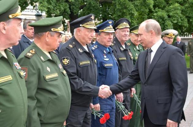 Російські пенсіонери на чолі з Пуніна тягнуть свою країну назад у СРСР, але молодь проти