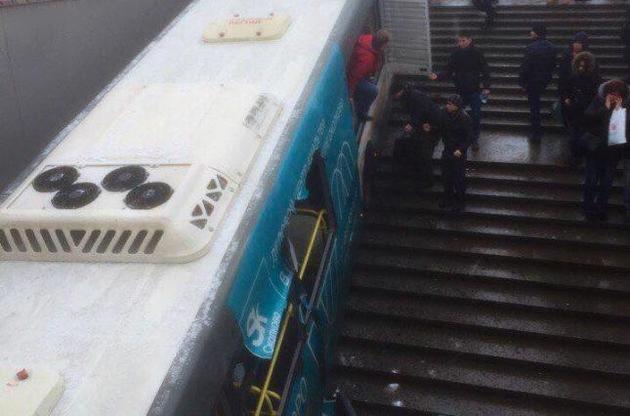 Автобус в Москве въехал в подземный переход, задавив четырех человек