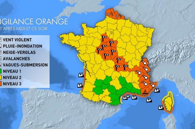 Во Франции из-за шторма "Ана" объявили "оранжевый" уровень опасности