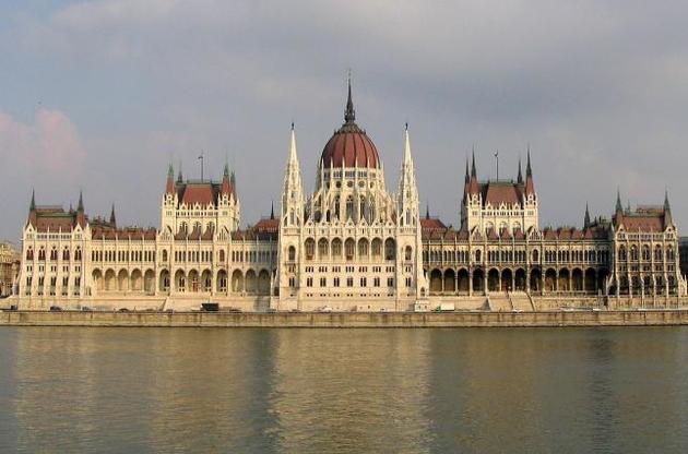 Венгрия теперь называет закон Украины об образовании нарушением обязательств перед НАТО