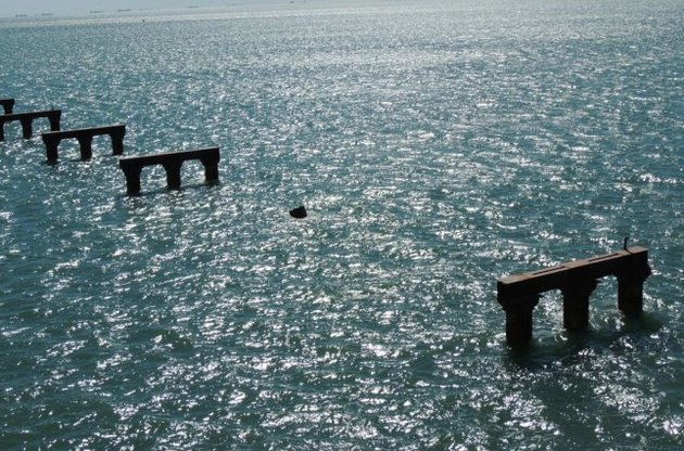 Будівництво моста в Криму шкодить економіці України