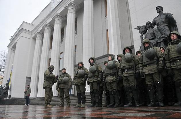 Перед застосуванням спецзасобів військові зобов'язані попередити про це