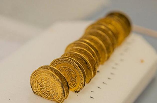 Археологи обнаружили во Франции более двух тысяч монет ХІІ века