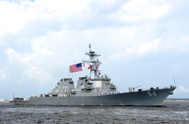 Американский эсминец Carney вошел в Черное море