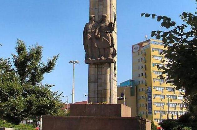 В Польше демонтируют памятник благодарности Красной армии