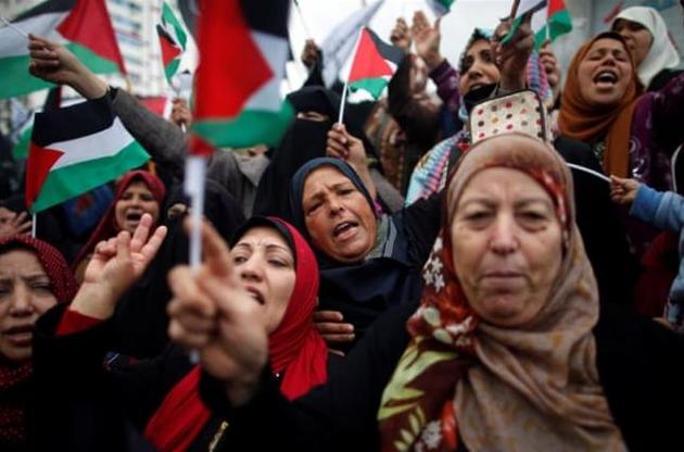 Тысячи палестинцев вышли на протест против решения Трампа по Иерусалиму